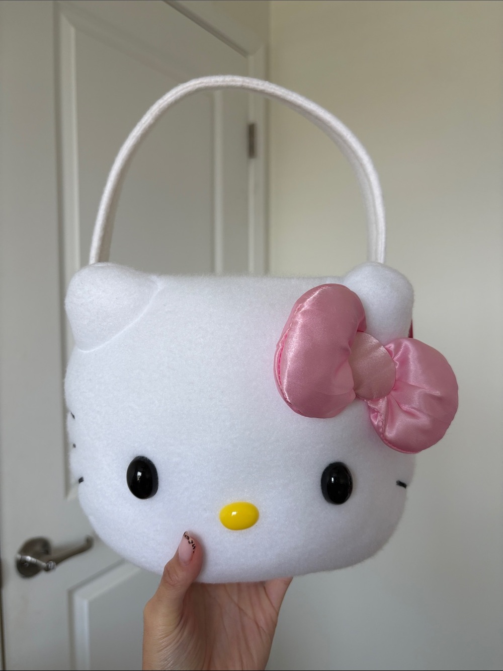 NWT Hello Kitty White Plush Basket with Pink Satin Bow